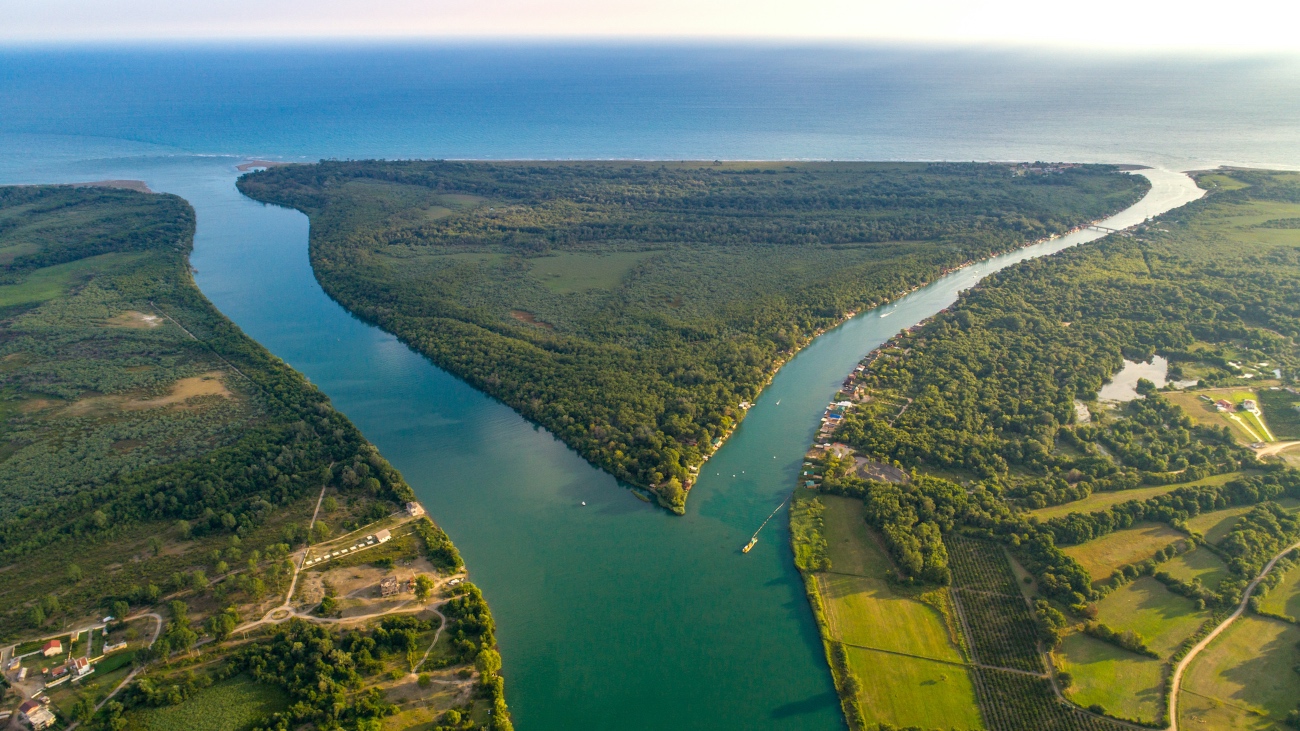 Ada Bojana Yoni shape ostrvo